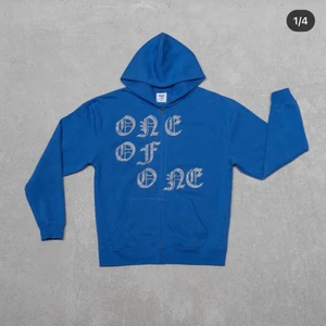 oneofone  - säljer min one of one hoodie då jag är i behov av pengar, fin hoodie och i bra skick. skriv för fler bilder
