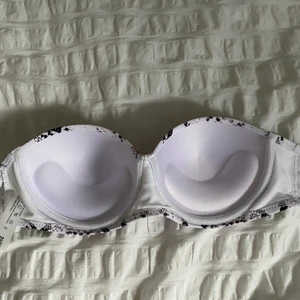 Bikini topp - Oanvänd bikini topp. För liten i bysten. Push up