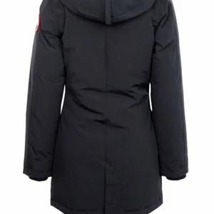 Canada goose  - Säljer min Canada Goose Victoria parka då den är för liten nu. Storlek xxs. Den är absolut inte sliten o ser så fräsch ut. Köpt på Johnells så kvitto finns 🥰 skriv privat för med info. KAN OCKSÅ BYTAS MOT EN I S❤️