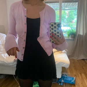 Cardigan vintage - Rosa cardigan från hm köpt här på plick, har en liknande därför jag säljer 