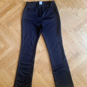 Cool Vintage Flare Panta  - 💚I bought these pants at a second hand store in France! They are really comfy but I don’t fit them anymore! Material is super soft and stretchy and the detail in the back is very y2k!! 💚