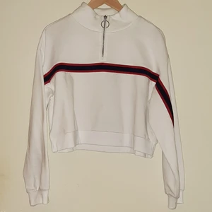 Huvröja i stl M från HM - En oanvänd sweatshirt i stl M från HM med dragkedja. 