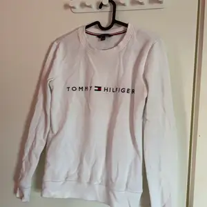 Vit sweatshirt från Tommy hilfiger 