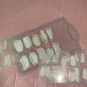 Nageltippar - Säljer nageltippar! Skriv till mig vid fler detaljer eller frågor. Blir billigare om man köper alla 3 eller 2 tillsammans 🤍