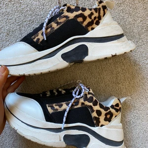 Leopardmönstrade sneakers  - Så sköna och coola skor från topshop! Använda fåtal gånger. Frakt tillkommer 💞