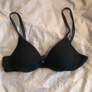 Bh 65A - Svart bh från Lindex, använd men bra skick