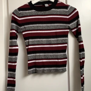 H&M randig tröja - Jättefintröja med ränder, helt perfekt skick