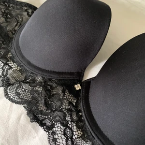 Fin bh med spets  - Jättefin bh med push-up från Lindex, aldrig använd 💞 Frakt tillkommer