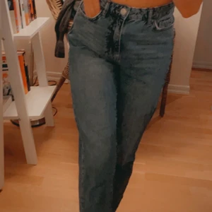 Mom jeans - Säljer mina mom jeans strl 34. Fint skick, inte mycket använda. 150kr 