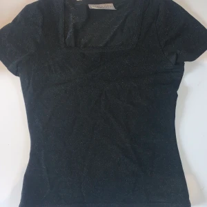 Glittrig topp! - Fin glittrig topp perfekt till sommaren💞 luftig och sticks inte! GRATIS FRAKT