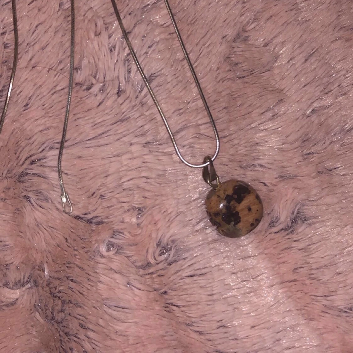 Brunsten halsband  - 90