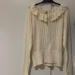 Vit tröja 🤍🤍 - Väldigt fin, använd 1-2gånger,pris går att diskutera 🤍