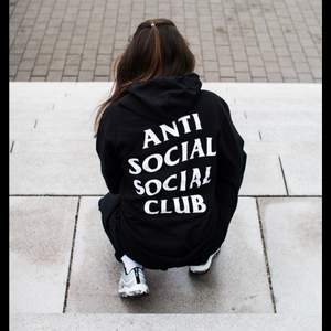 Säljer vidare min ✨Anti Social Social Club✨ hoodie!! Nypris ligger på 1300kr tror jag!🤎 Säljer för 480kr + frakt!