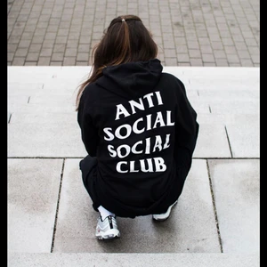 Anti Social Club Hoodie💅🏼 - Säljer vidare min ✨Anti Social Social Club✨ hoodie!! Nypris ligger på 1300kr tror jag!🤎 Säljer för 480kr + frakt!