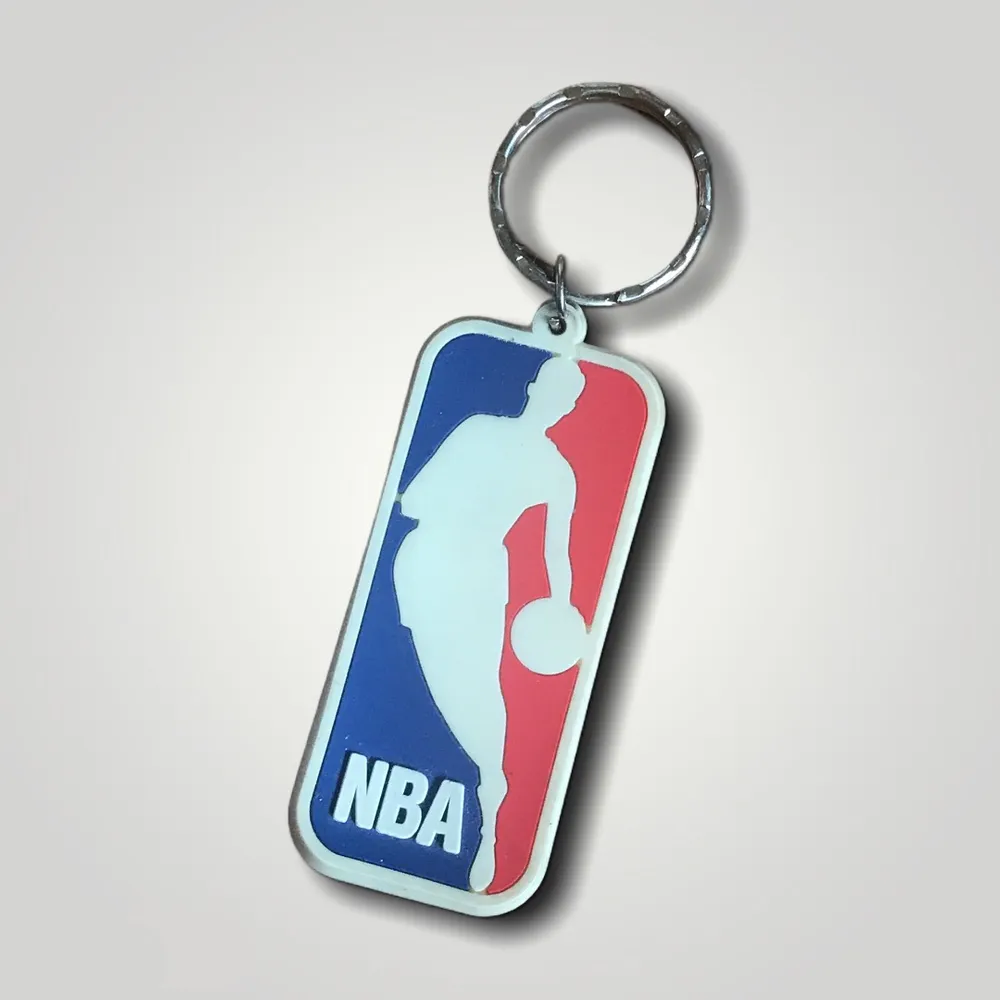 En snygg nyckelring för de som gillar basket eller samlar på NBA föremål och kläder! Frakt är 12 kr, köp nu! 💯. Accessoarer.