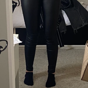 Skinnbyxor - Super fina skinnbyxor från ONLY. Bra kvalite, och bra material. Kan skicka fler bilder om det önskas! Frakt tillkommer, 79kr