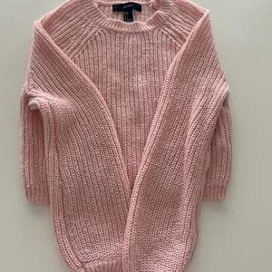 En rosa stickad kropps tröja från Forever 21. Buda gärna!💗