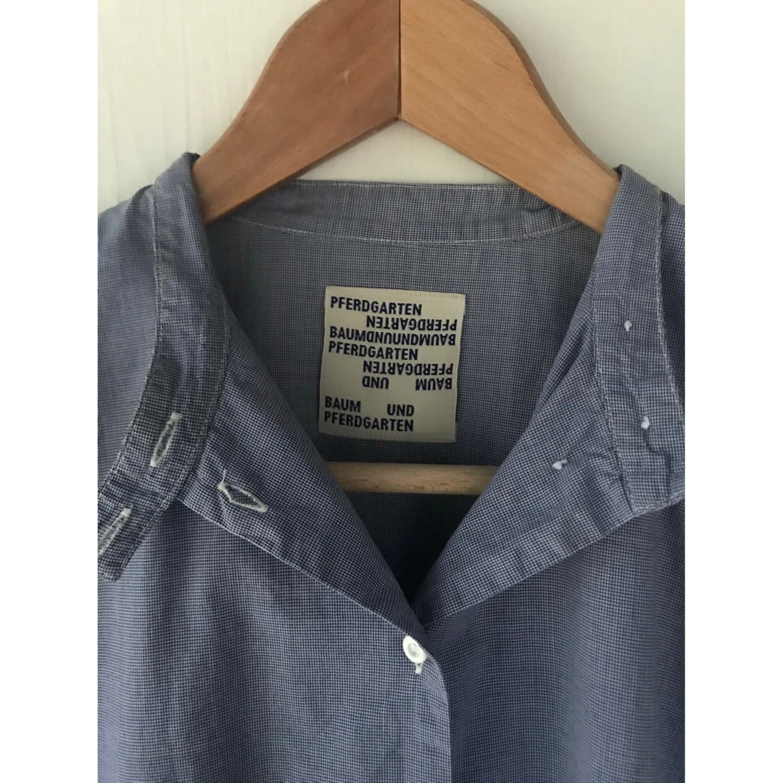 Baum und Pferdgarten blå blus vita knappar  - 90