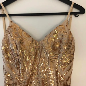 Balklänning - Balklänning i strl S, aldrig använd!