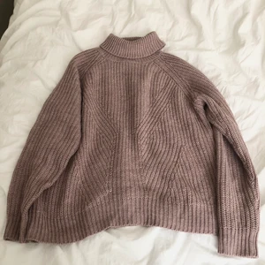 stickad tröja - fin tröja som pris diskuteras på samt leverans 