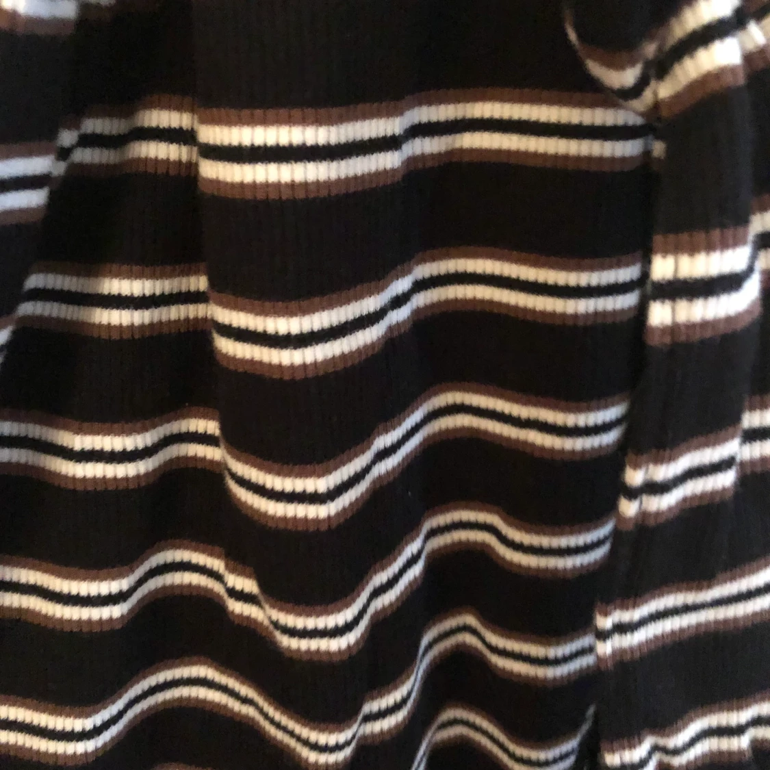 Randig klänning med knytning  - 90