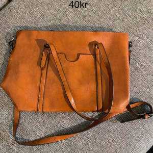 Väska  - Kan skickas köparen står för frakt 