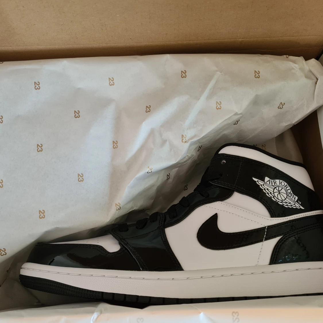 Air Jordan 1 mid carbon