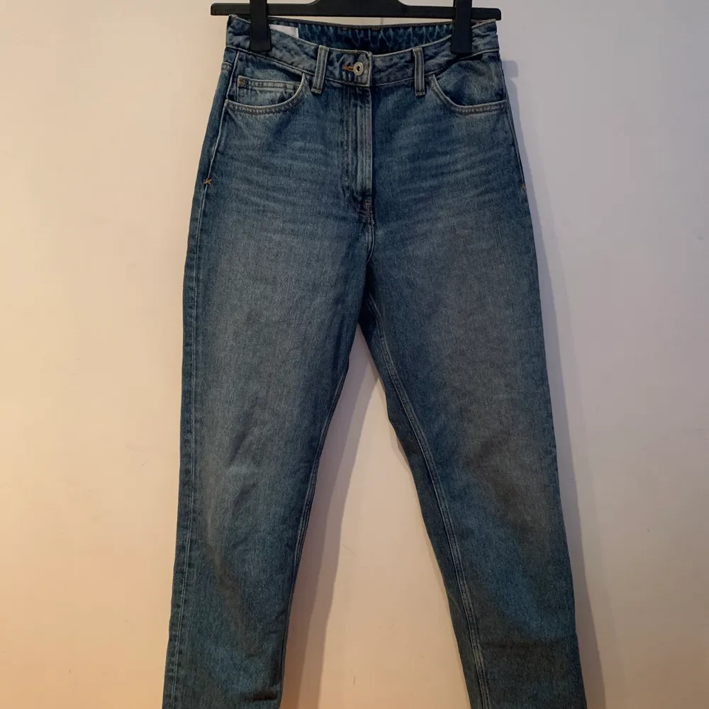Lååånga vida skit snygga jeans från asos W28 L36 modellen är: Collusion x005 straight leg jeans in washed blue. Jeans & Byxor.