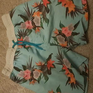 Shorts!💓 - Tre stycken olika short! Den är XS-S. Köp 1 par för 30. 2 par för 50kr eller alla 3 för 70kr💓 köparen att för frakt eller så kan jag mötas i Stockholm.👁👄👁