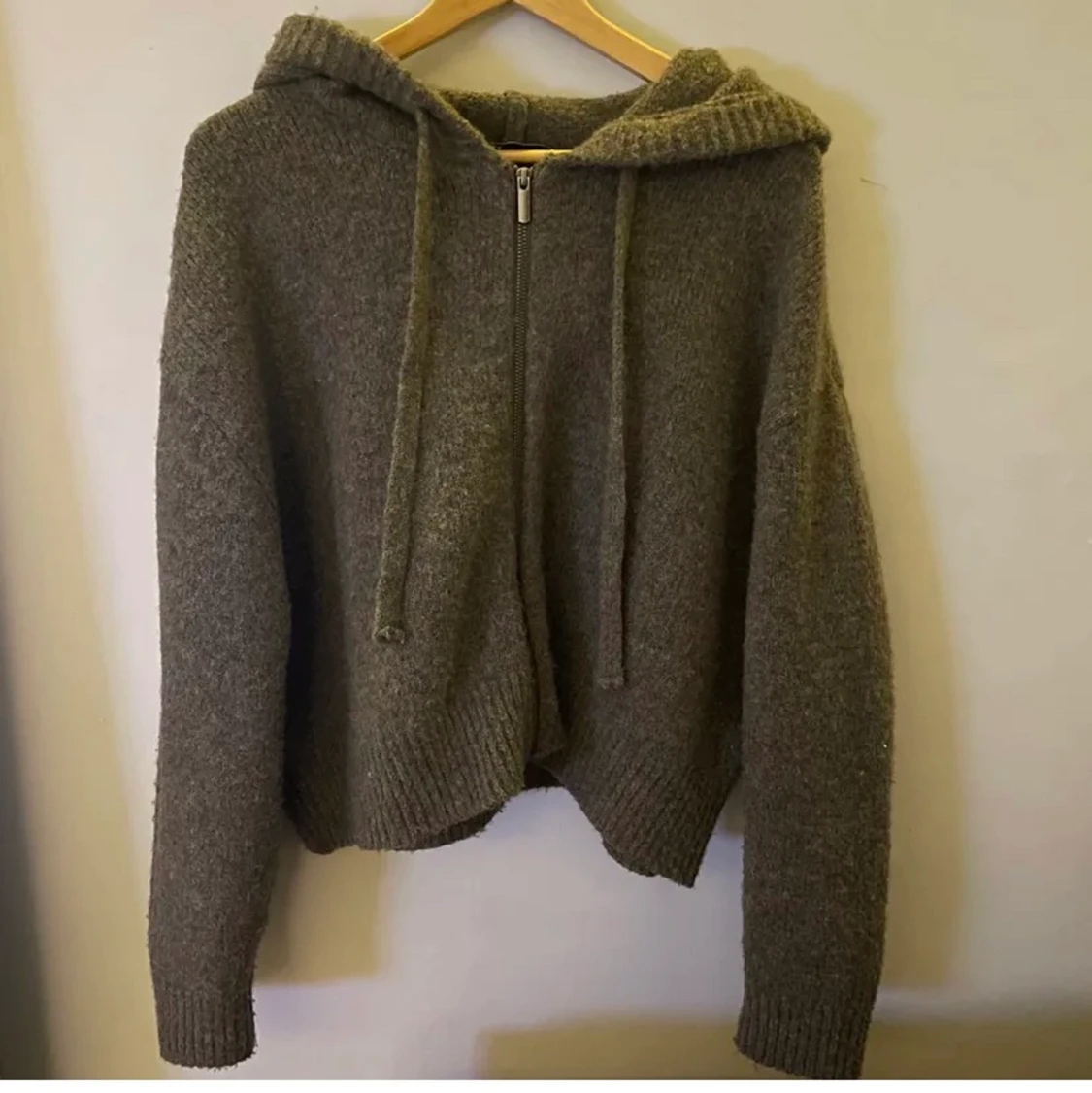 Stickad hoodie kofta