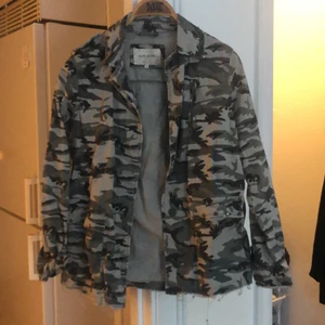Militär mönstrad jacka, River Island - Köpt för några år sedan, använd ett fåtal gånger 