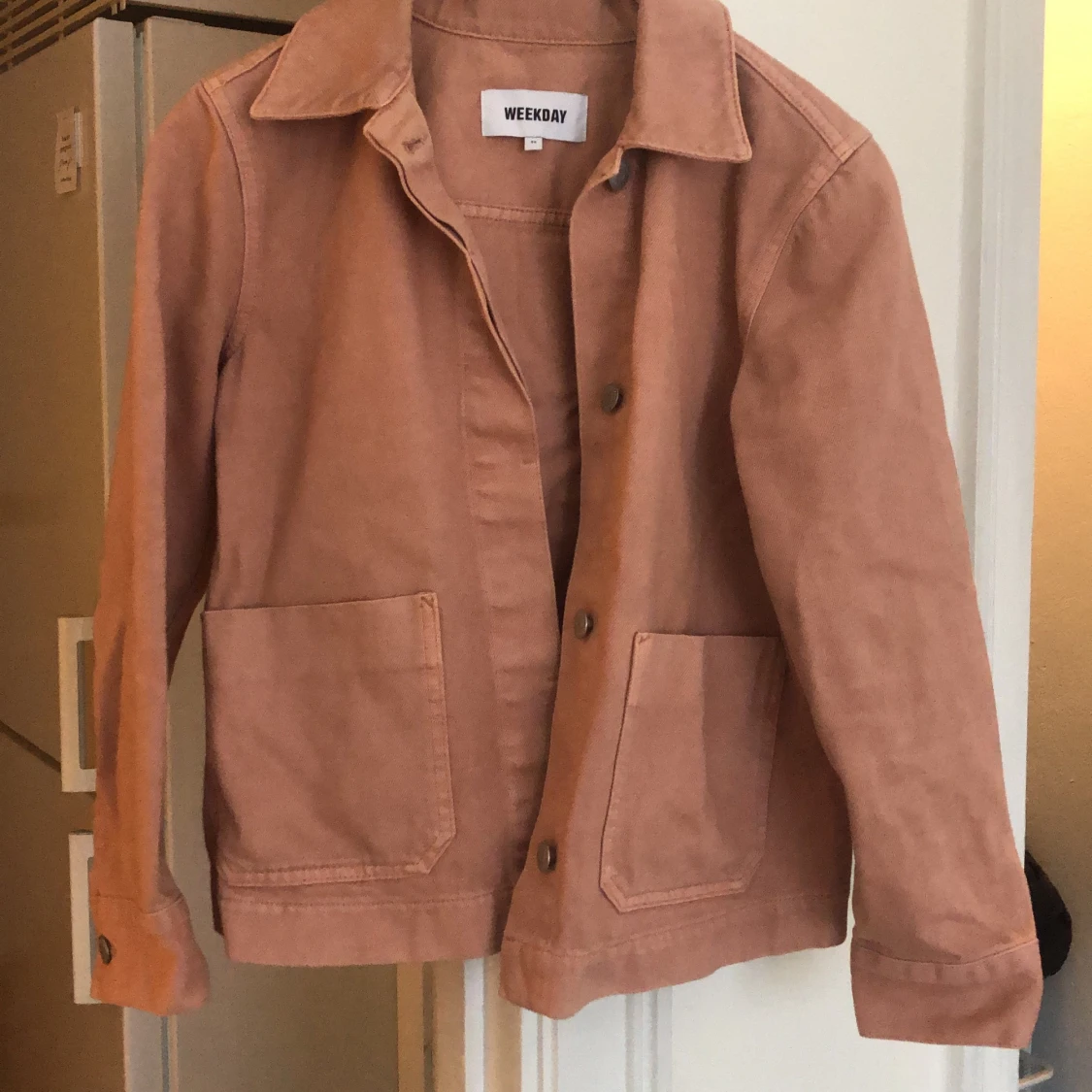 Persikofärgad jeansjacka