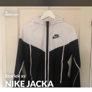 Nike jacka - 200 kr, vill bara bli av med den , använd fåtal gånger men i väldigt gott skick!! Skriv för fler bilder ❤️