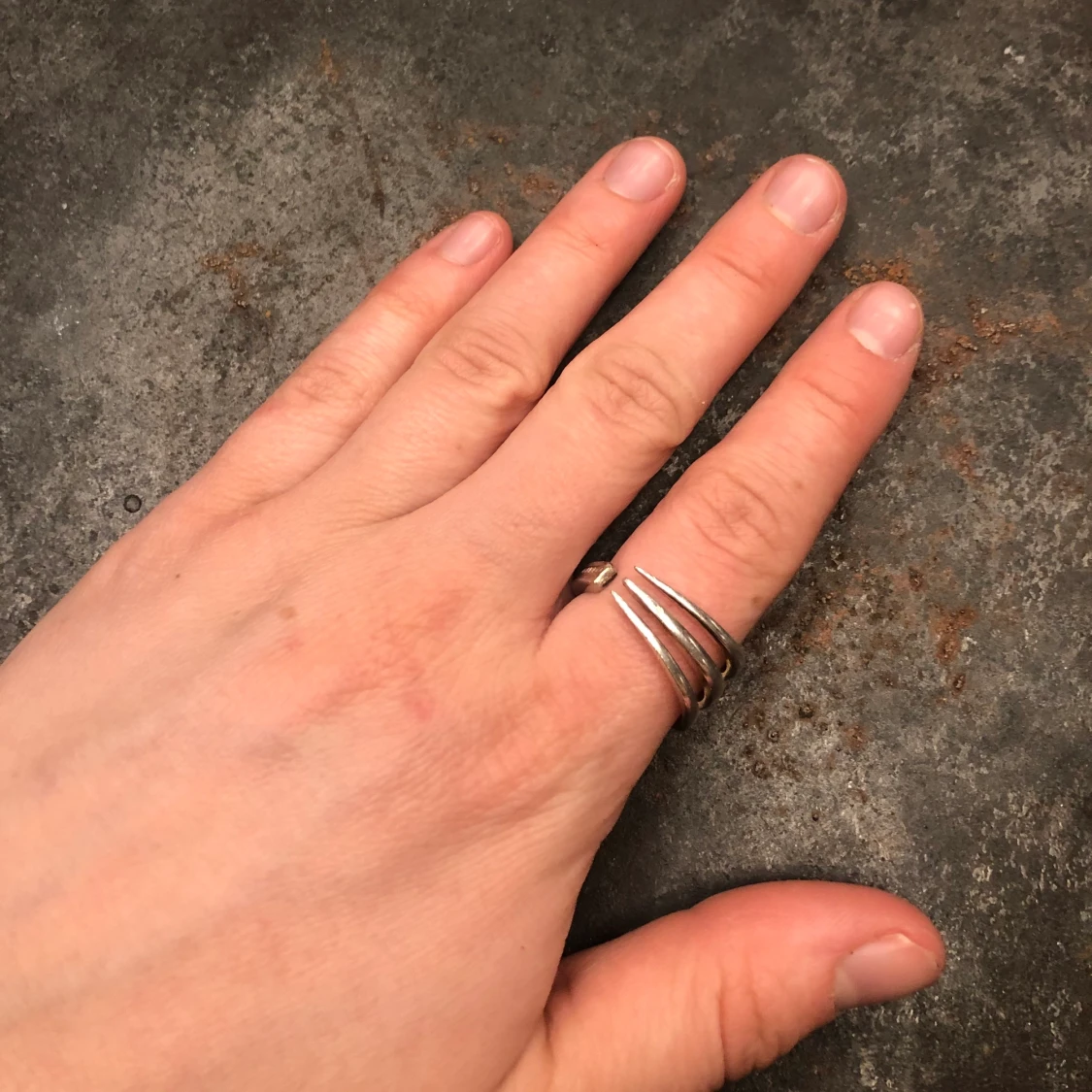 Ring gjord av gaffel i nysilver  - 91