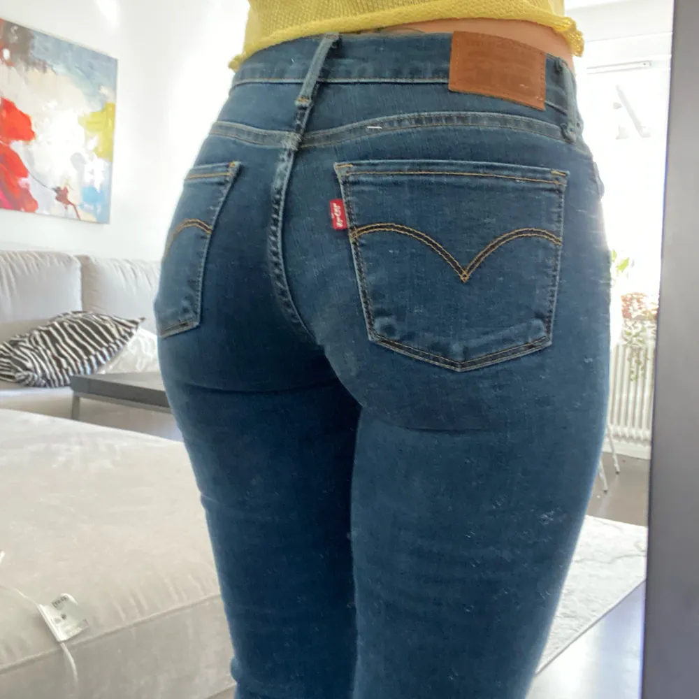 Supersnygga och sköna jeans som aldrig är använda, endast provade. SOM NYA!! Tyvärr för stora för mig. Storlek W25, L32  Modell 710 Super Skinny, väldigt stretchiga! 150kr eller buda!! 😍. Jeans & Byxor.