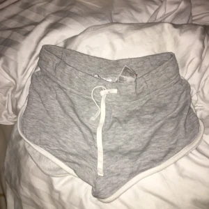 Mjukis shorts💗 - Säljer dessa sköna mjukis shorts ifrån H&M i storlek S, säljer pga att de är för små för mig. Buda i kommentarerna eller skriv i dm vid intresse💗