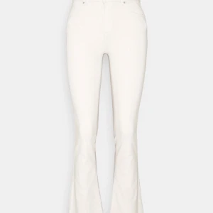 Gina tricot bootcut jeans(natasha) - Bootcut jeans 🤍från Gina tricot i modellen natasha. I storlek S. Mycket fint skick!! Skriv vid intresse !!