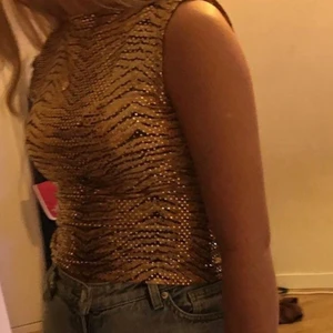 Cool tröja från ? - Skitcool tröja från ? storlek typ S, inte alls använd (bilden är min men på en vän) skriv privat för bättre/fler bilder!