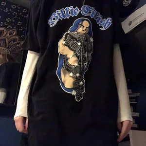billie eilish tshirt  - äkta billie eilish merch i bra skick!!!!