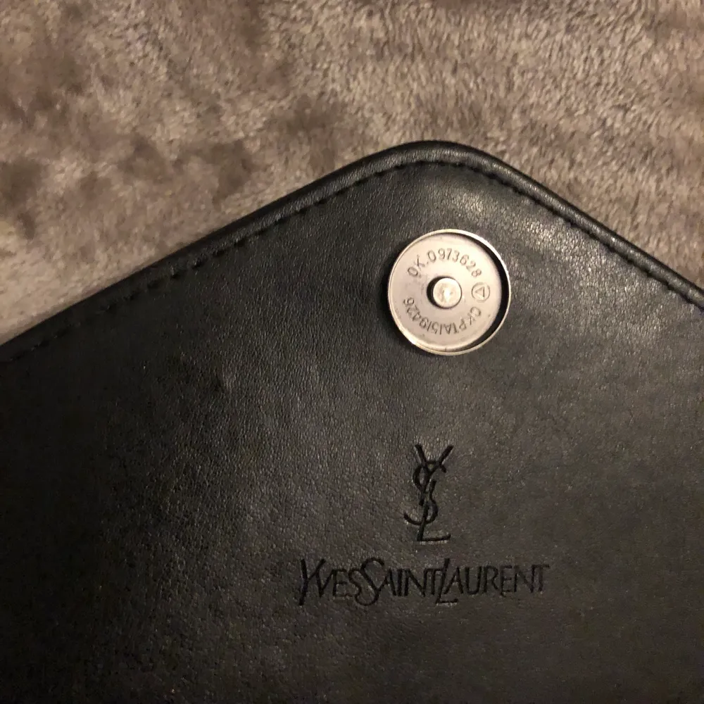 Helt ny Yves Saint Laurent väska, en A kopia. aldrig använt, utan frakt.. Väskor.