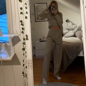 Kostymbyxor  - De kommer ej till användning och behöver en ny ägare, i fint skick! Hör av dig för mer info🤍(frakt kan diskuteras) Långa ben!