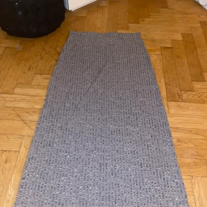 Lång grå kjol - Aldrig använd 