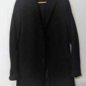 J Lindeberg Wolger Compact Welton - En riktigt snygg rock av väldigt hög kvalitet. Har endast använts 2 gånger.   Skick: Som ny.  Köptes för 4000kr. Priset kan diskuteras.