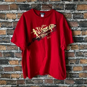 Vintage Billabong T-shirt - En vintage Billabong T-shirt i färgen röd. I fint skick. Jag skulle säga att den passar som. Passar snyggt oversized om en har storlek M vanligtvis. För fler bilder eller mått kontakta mig ‼️