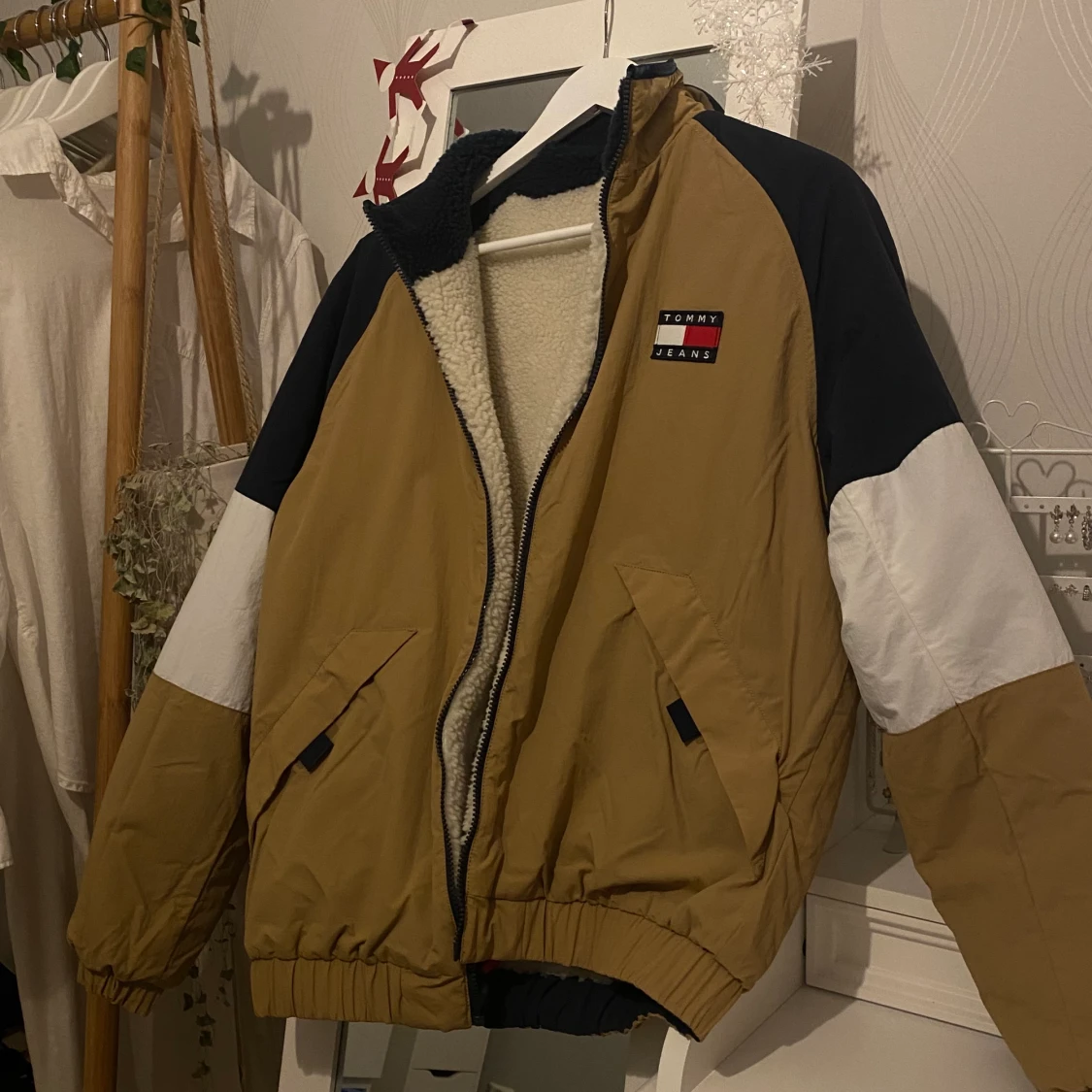 Tommy jeans Reversible jacka  - 90