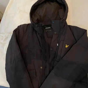 Lyle Scott jacka Storlek S - Lyle Scott jacka storlek S, den är använd men är ganska fräsch. Pris går att diskuteras 