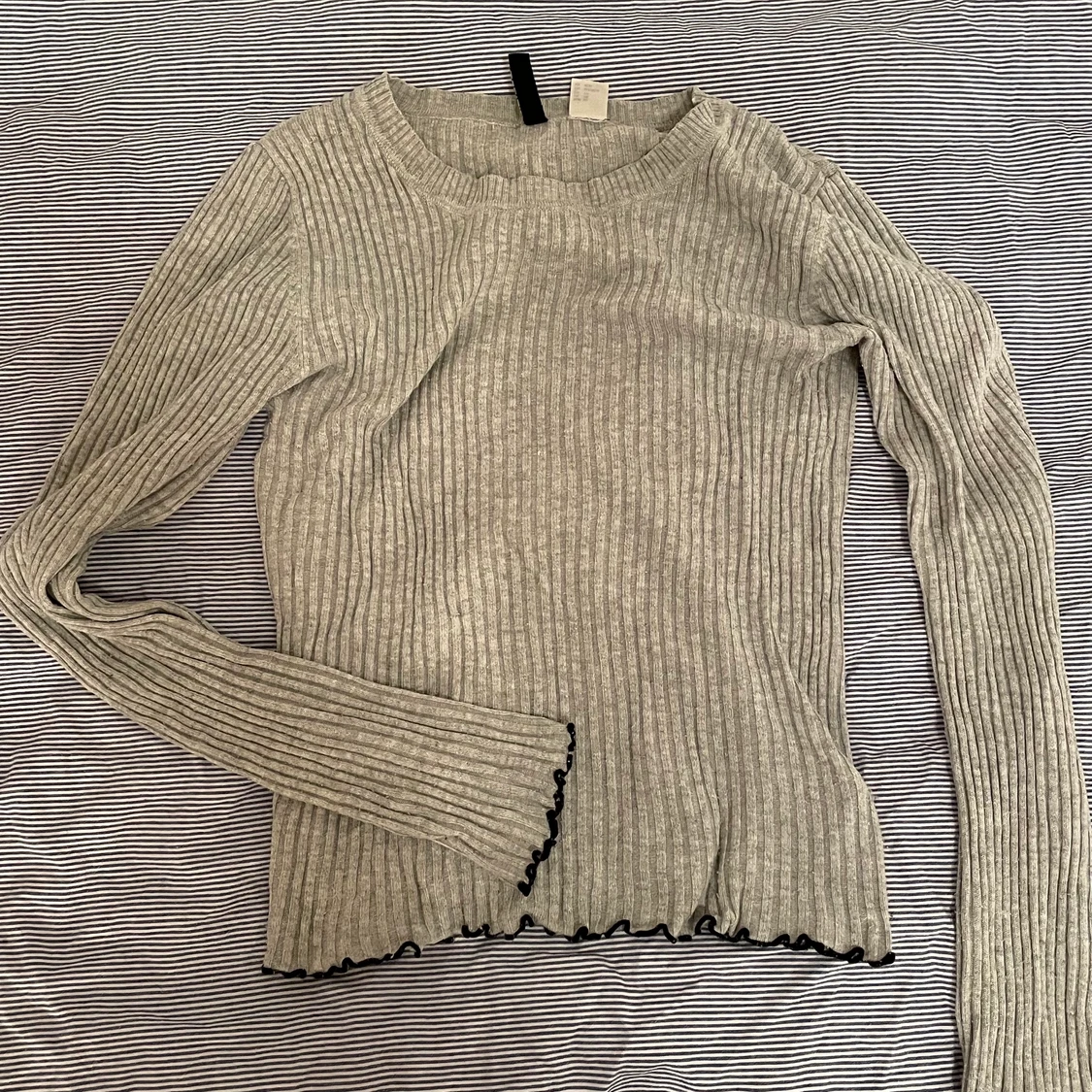 Ribbstickad tröja - 90