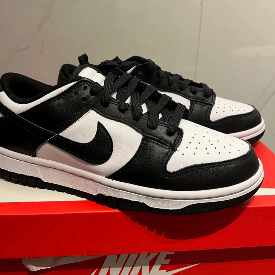Nike Dunk low retro white black jordan