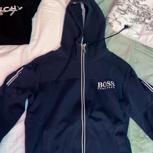 Hugo boss dress  -  Helt felfri hoodie 