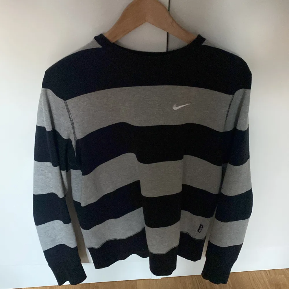 Nike sweatshirt i bra skick, köparen står för frakt . Tröjor & Koftor.
